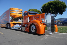 3d обои Блестящий оранжевый грузовик (Reliable)  авто