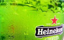 3d обои Наклейка на запотевшем бокале с пивом Heineken  макро