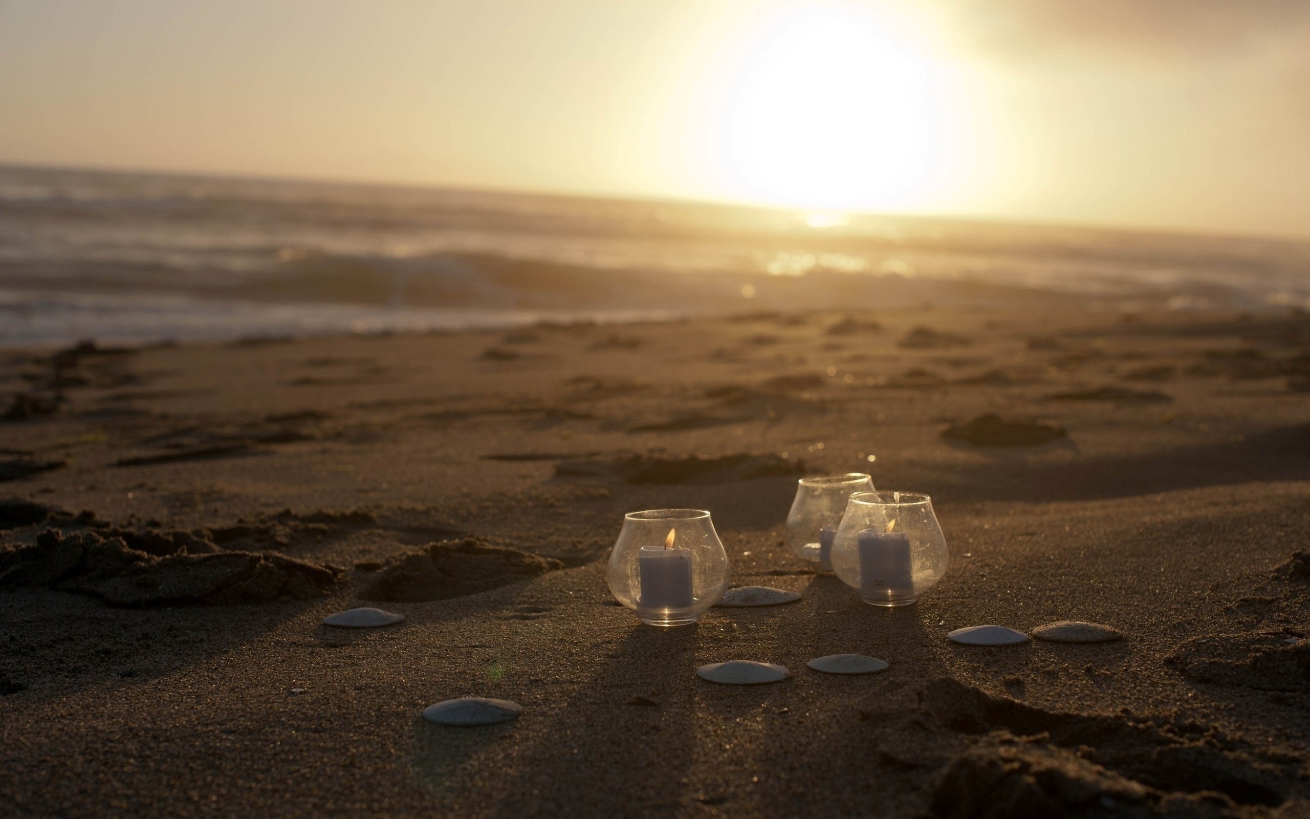 3d обои Бокалы со свечками на пляже на закате  солнце # 81570
