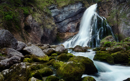 3d обои Красивый водопад стекает со скалы  вода