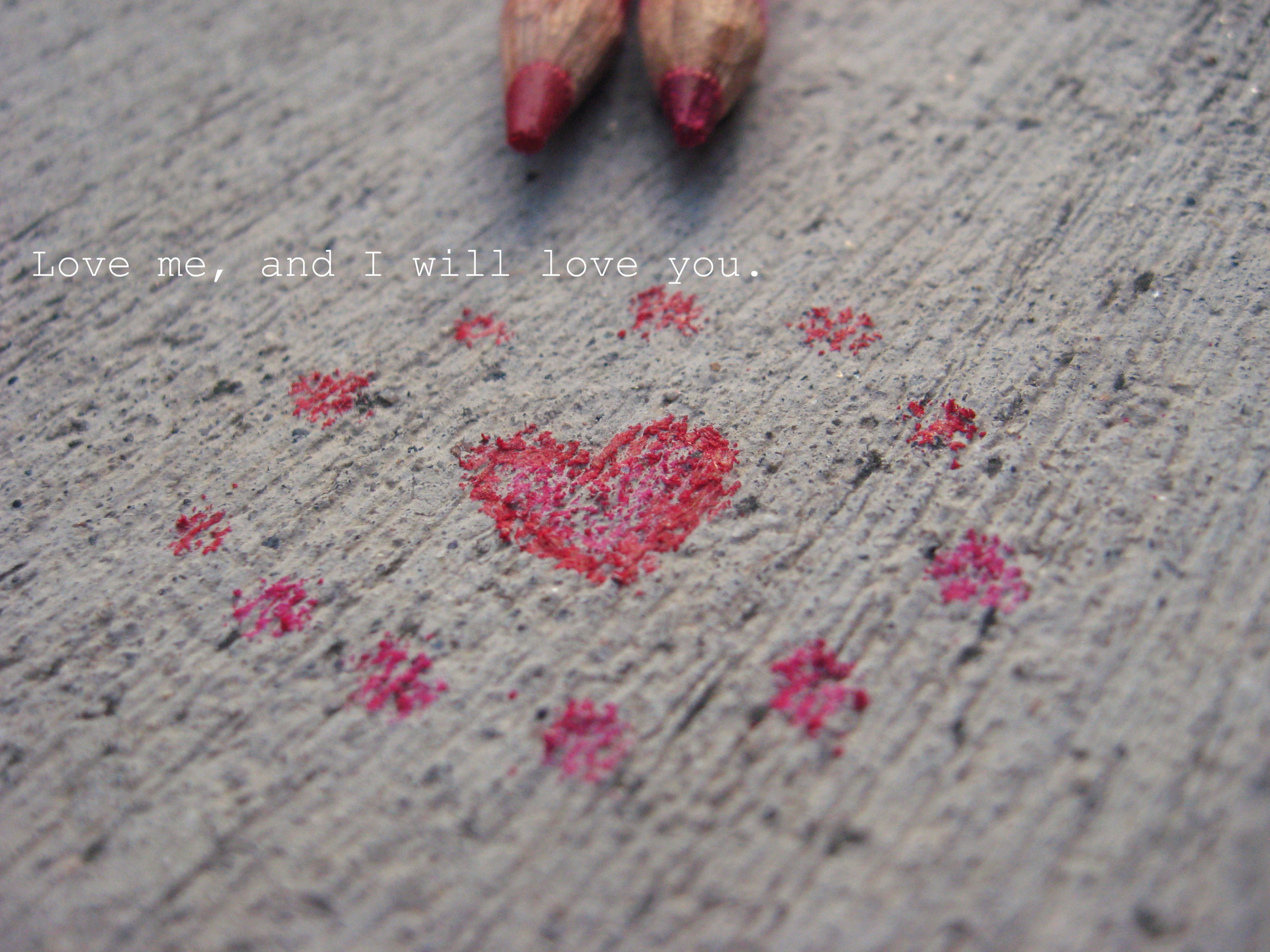 3d обои Красными карандашами на полу нарисовано сердце (Love me, and I will love you)  любовь # 51682