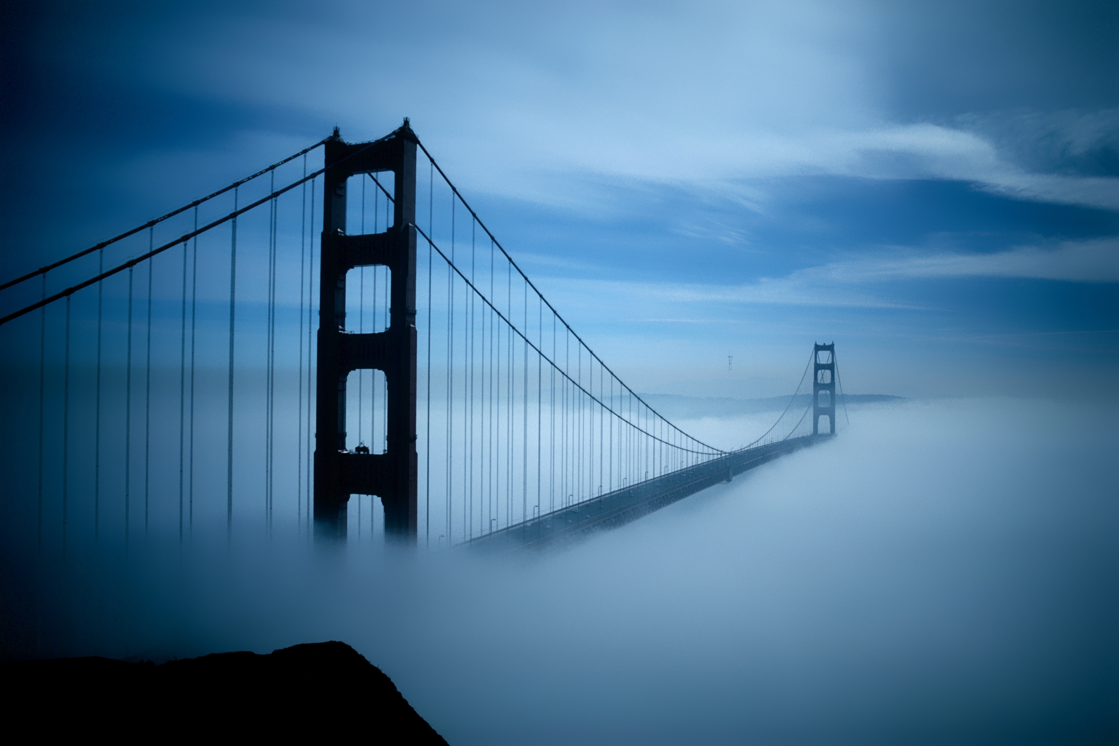 3d обои Мост Золотые ворота / Golden Gate Bridge в Сан-Франциско, Америка, в дымке утреннего тумана  3888х2592 # 17378