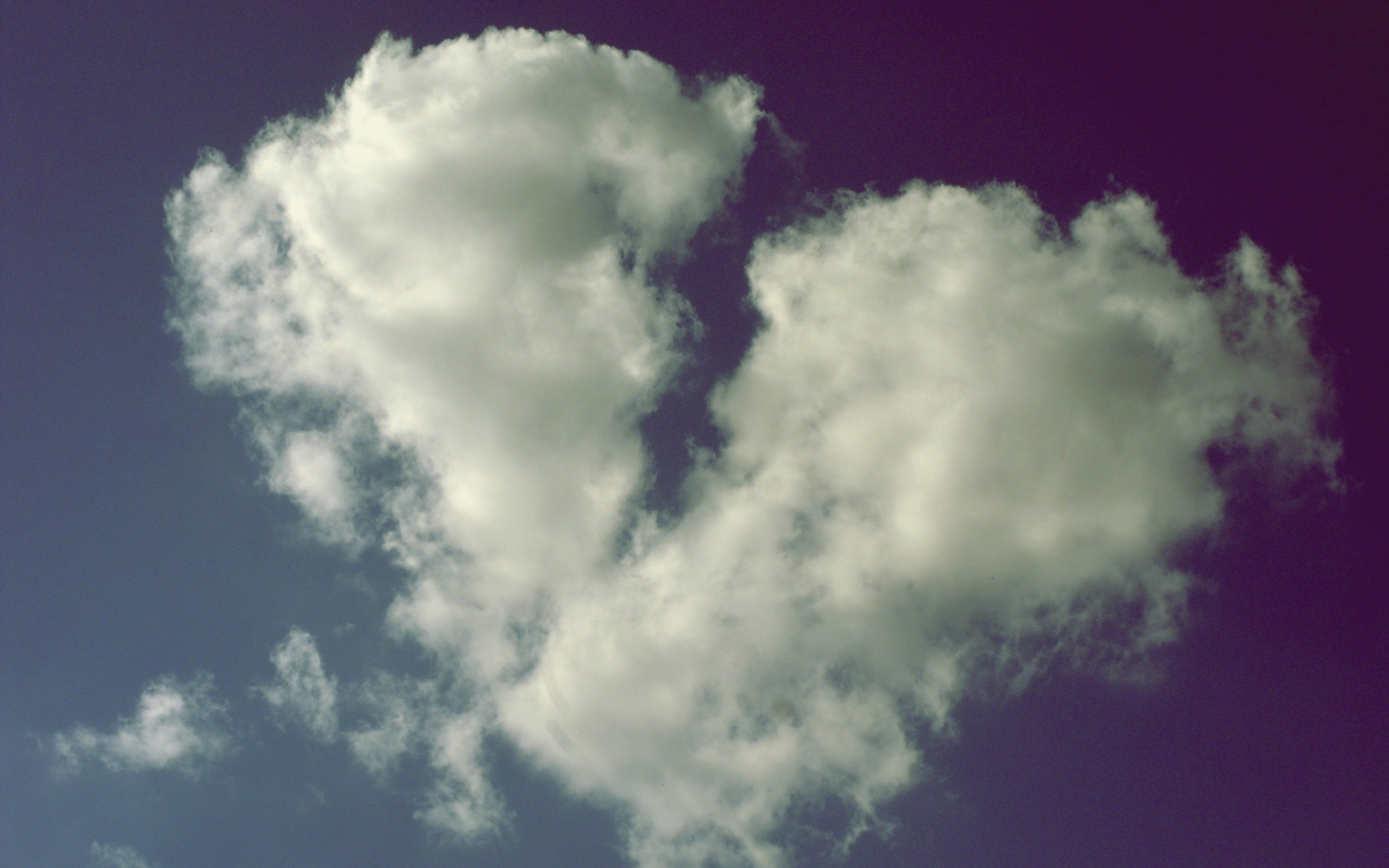 3d обои Облако в виде разорванного сердца  грустные # 26321