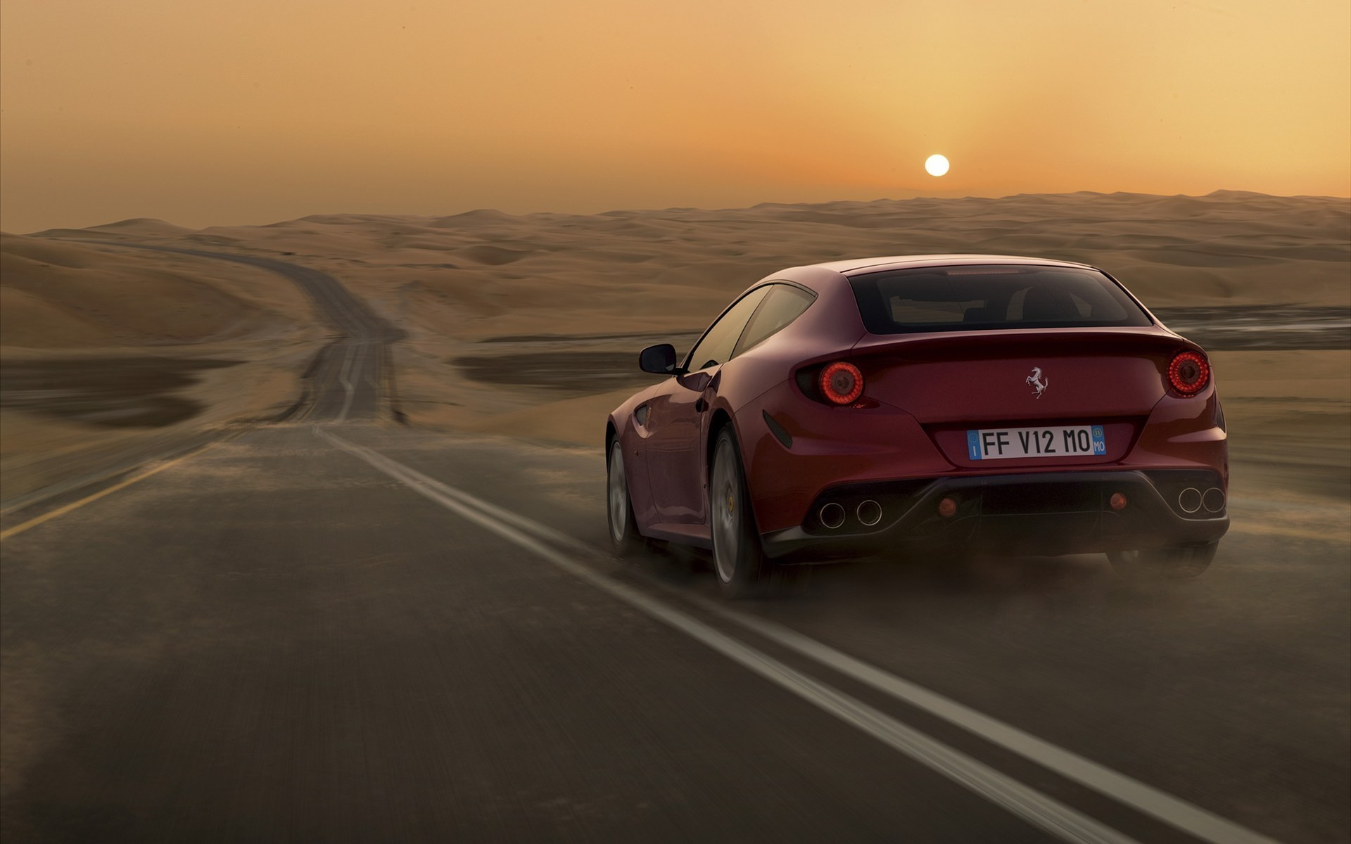3d обои Ferrari / Феррари на дороге среди пустыни на фоне заката (FF V12 MO)  фразы # 83679