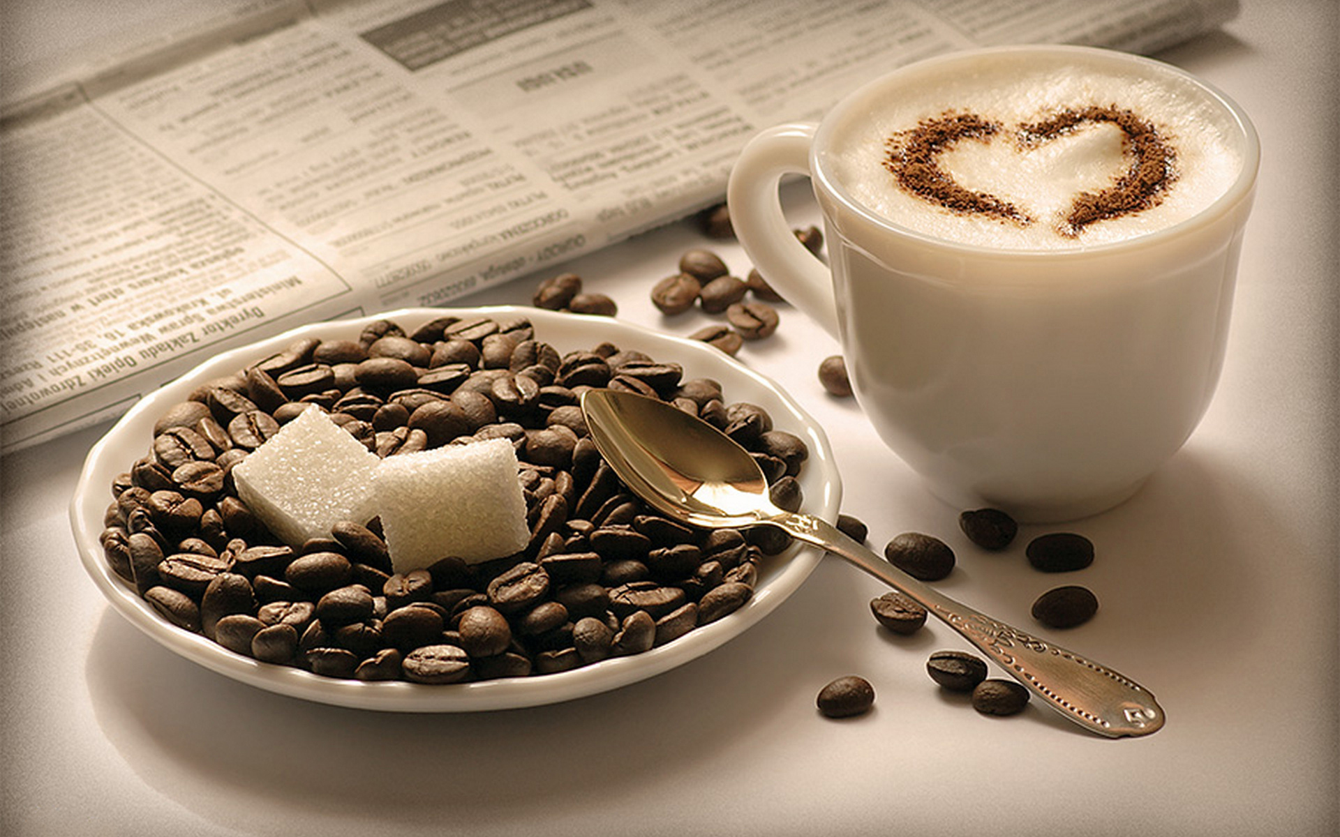 3d обои Чашка с кофе с молоком, на блюдце рядом лежат кофейные зерна с кубиками сахара и свежая газета  макро # 52254