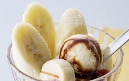 3d обои Мороженное с бананом и шоколадноым сиропом  макро
