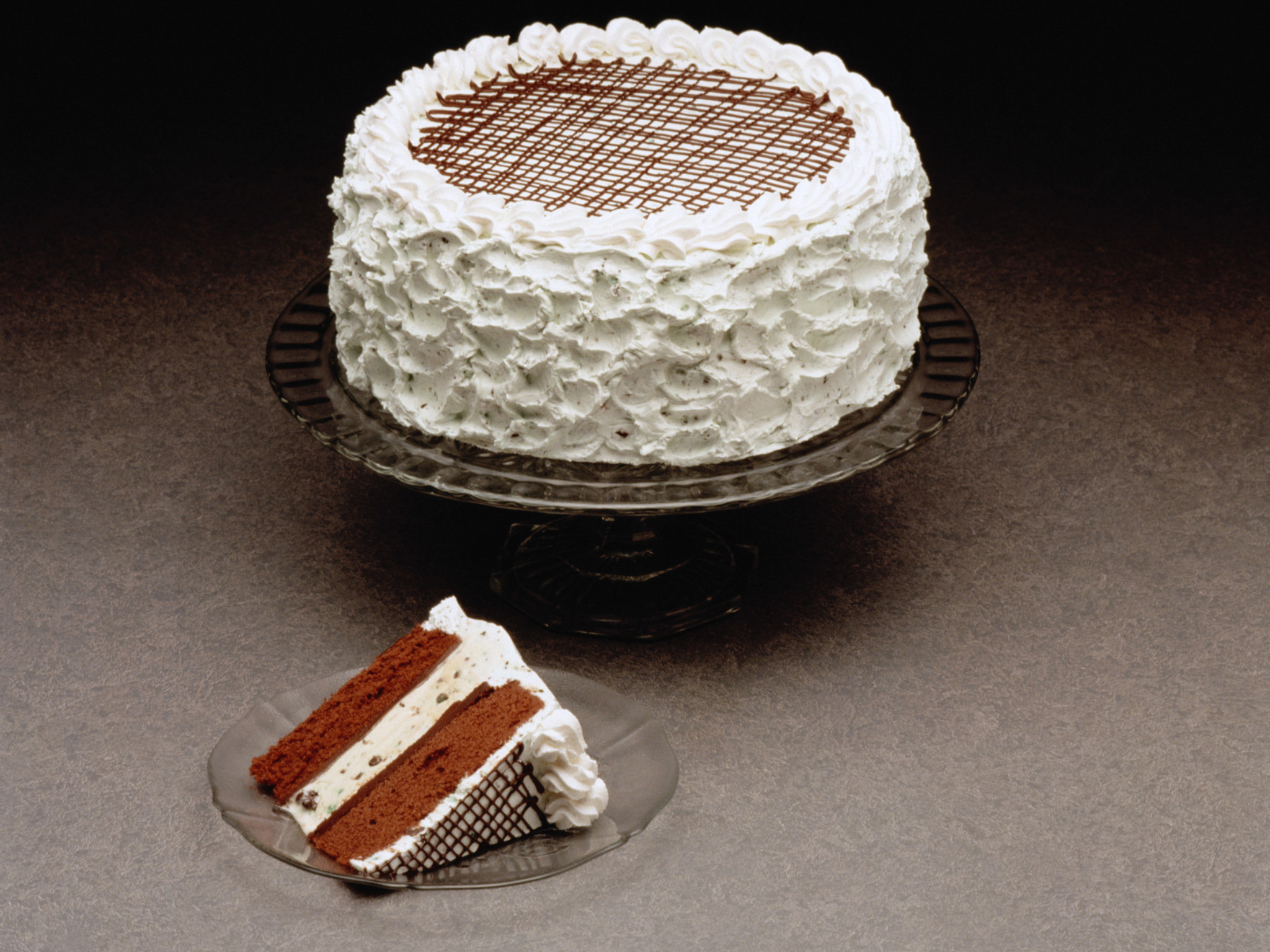 3d обои Шоколадный торт с большим количеством крема  2048х1536 # 7443