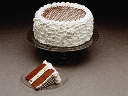 3d обои Шоколадный торт с большим количеством крема  еда