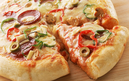 3d обои Пицца с овощами, грибами и колбасой  еда