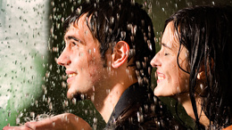 3d обои Счастливая пара под слепым дождиком  эмоциональные