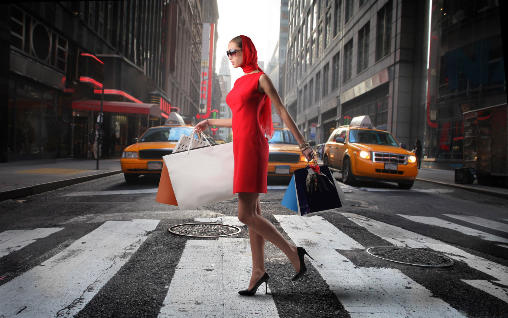 3d обои девушка в красном платье переходит дорогу с покупками  дороги # 35437
