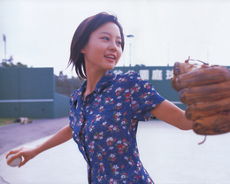 3d обои Хорикита Маки / Horikita Maki играет в бейсбол  1280х1024