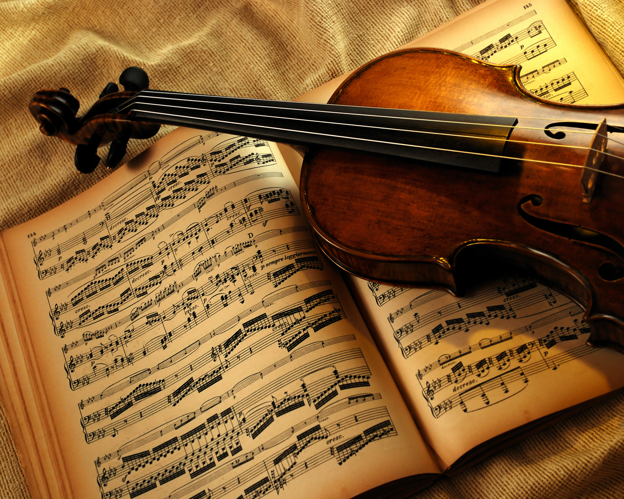 3d обои Скрипка лежит на нотах  красивые # 46712