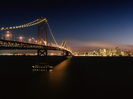 3d обои США, Сан-Франциско, Мост через залив / USA, San Francisco, Oakland Bay Bridge - Мост, тянущийся к городу, ярко освещенному вечерними огнями,  вода