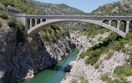3d обои Красивые мосты простираются через реку  вода