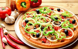3d обои Итальянская пицца с оливками и сладким перцем  1680х1050