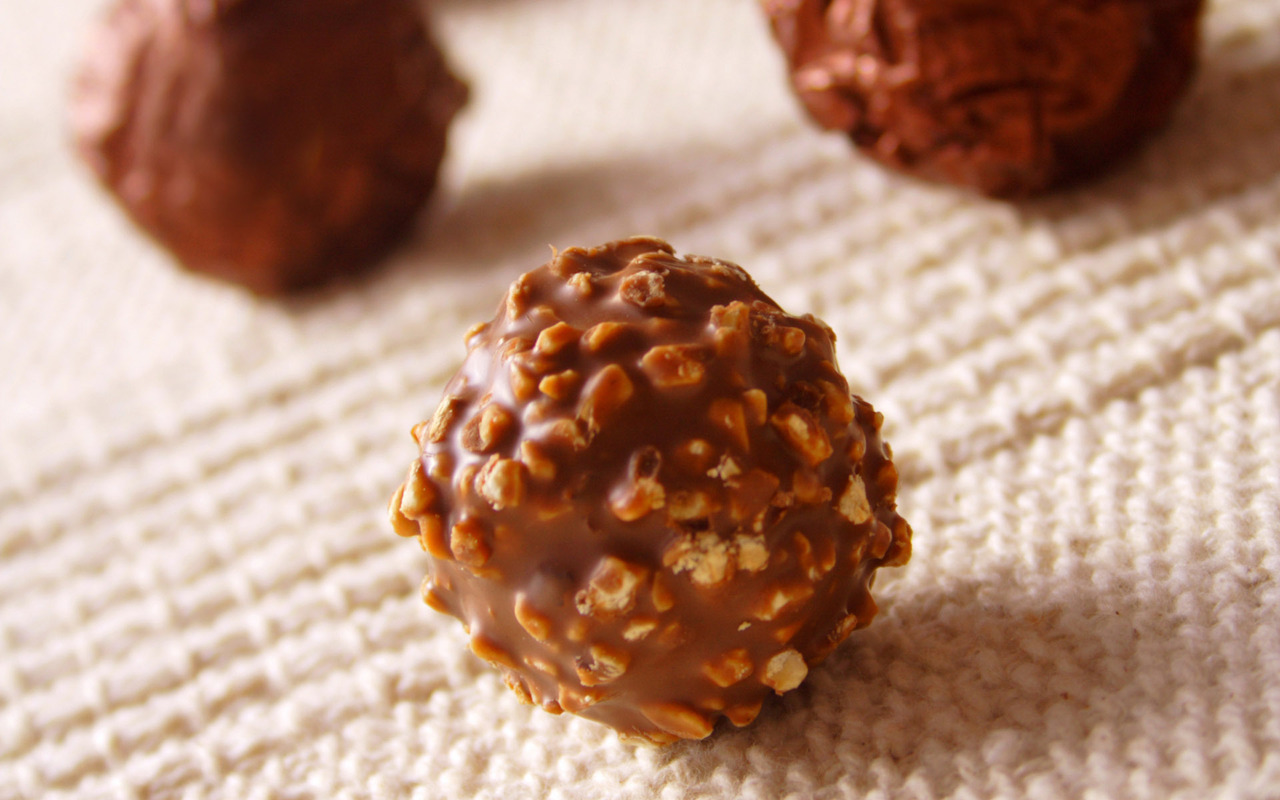 3d обои Шоколадные конфеты с орешками  макро # 52246