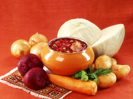 3d обои Русская кухня. Борщ, рядом продукты, нужные для его приготовления - свекла, морковь, картофель, лук, капуста, зелень  еда