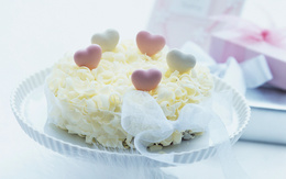 3d обои Десерт с сердечками перевязанный белой прозрачной ленточкой  сердечки