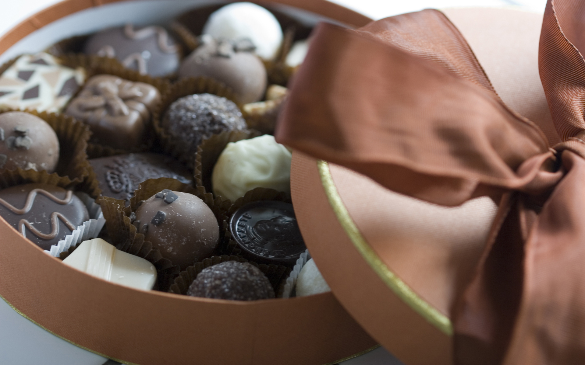 3d обои Коробка шоколадных конфет с бантиком  еда # 36542