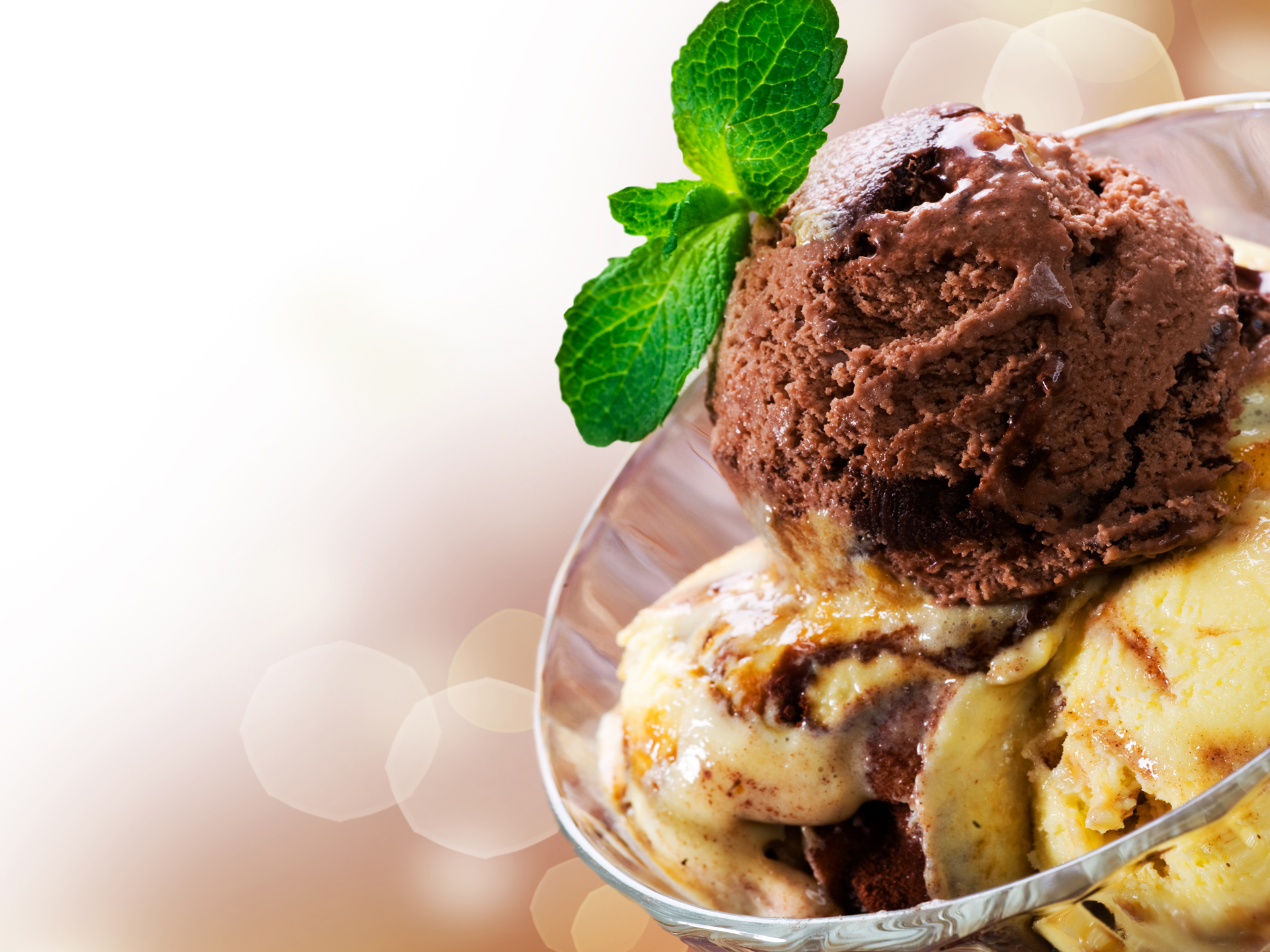 3d обои Шоколадное мороженое в пиале с мятой  еда # 36540