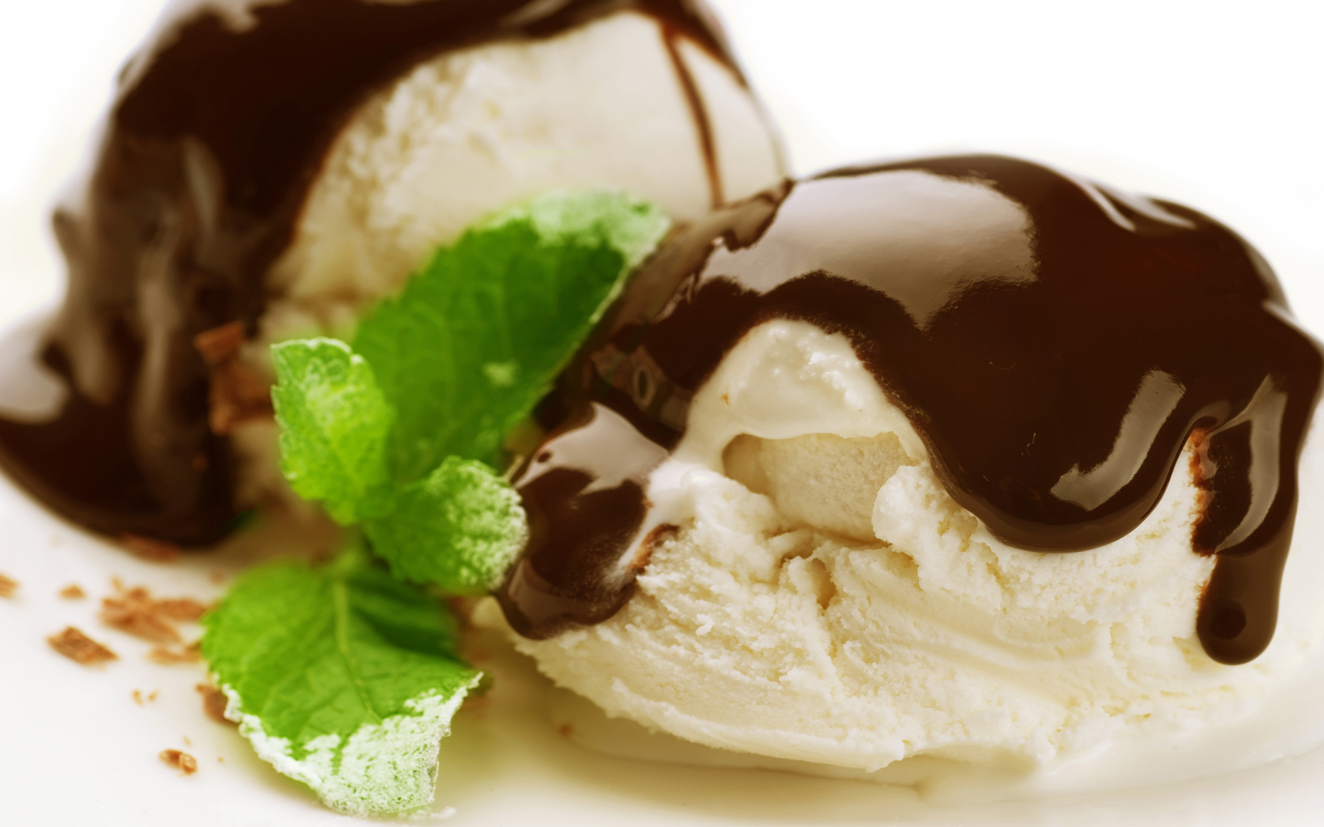 3d обои Сливочное мороженое с шоколадным соусом и мятой  макро # 52141