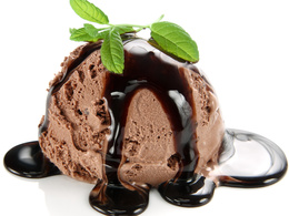 3d обои Шоколадное мороженое с шоколадным соусом и мятой  макро