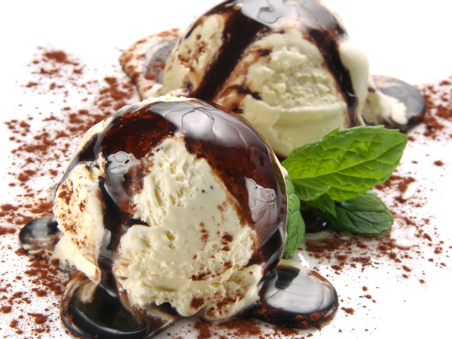 3d обои Сливочное мороженое с корицей  шоколадным соусом и мятой  макро # 52139