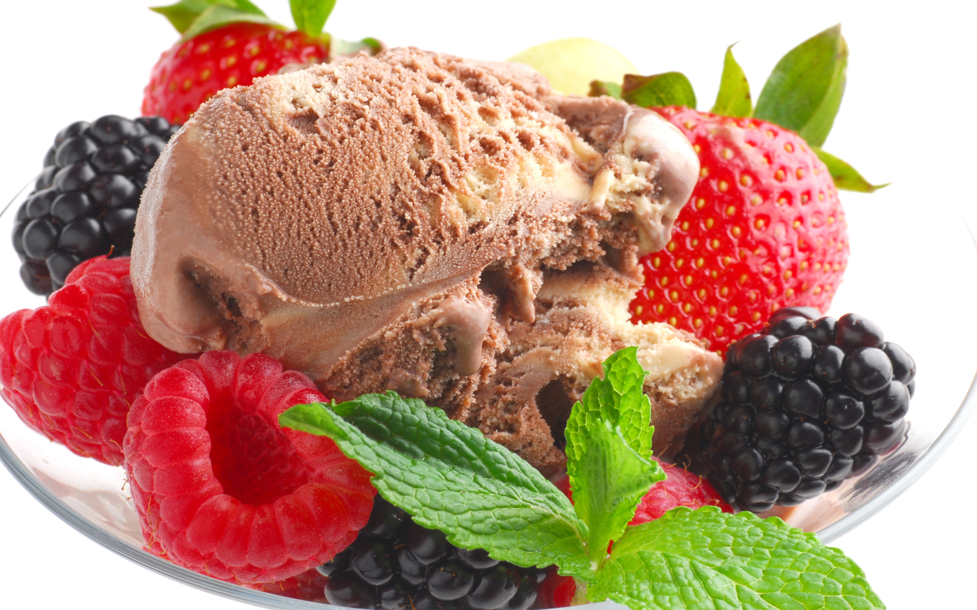 3d обои Шоколадное мороженое с малиной, ежевикой,клубникой и мятой  еда # 36532
