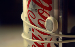 3d обои Баночка Coca-Cola и iPod с наушниками  музыка