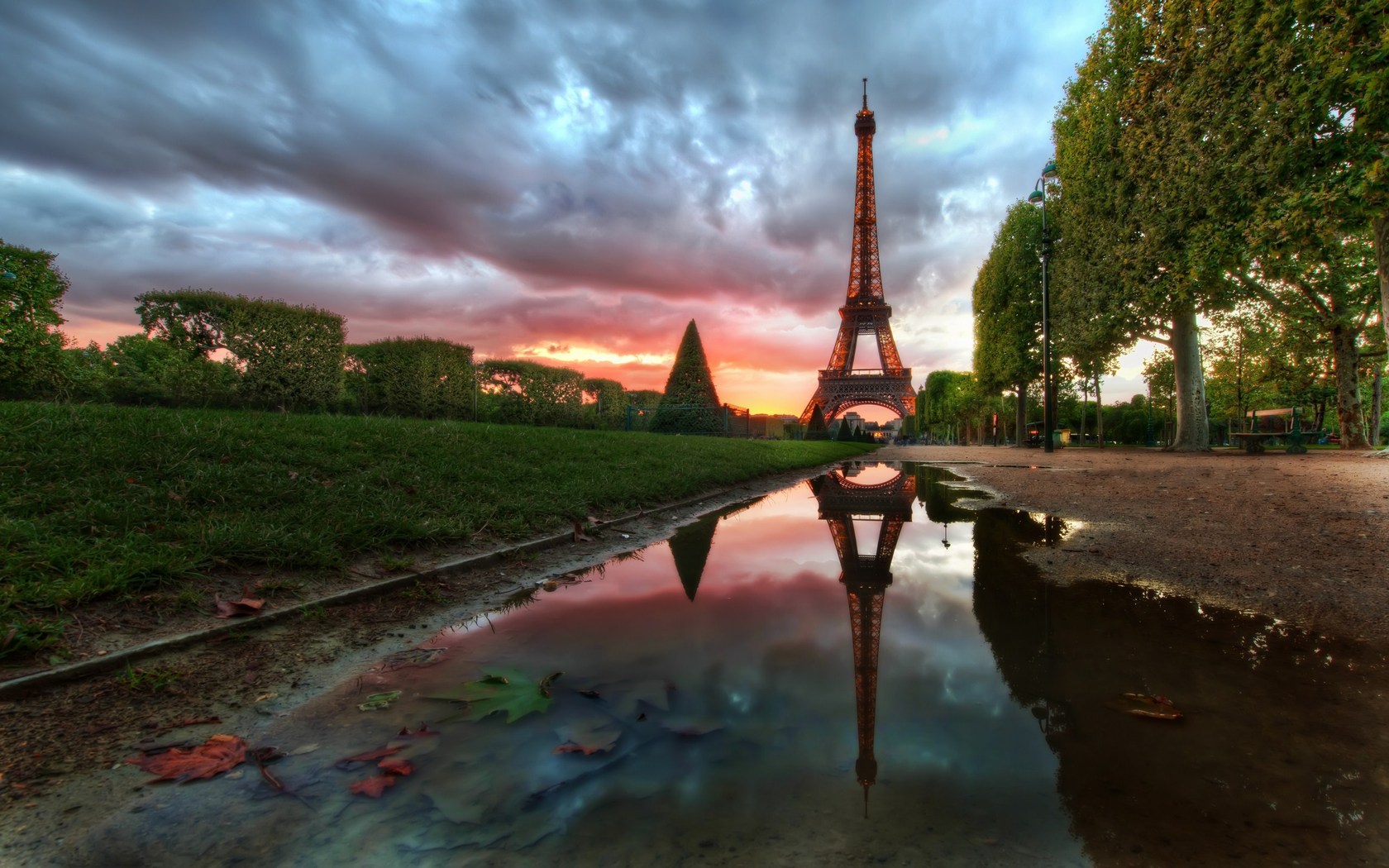3d обои Эйфелевая башня ,Париж на рассвете  вода # 21277