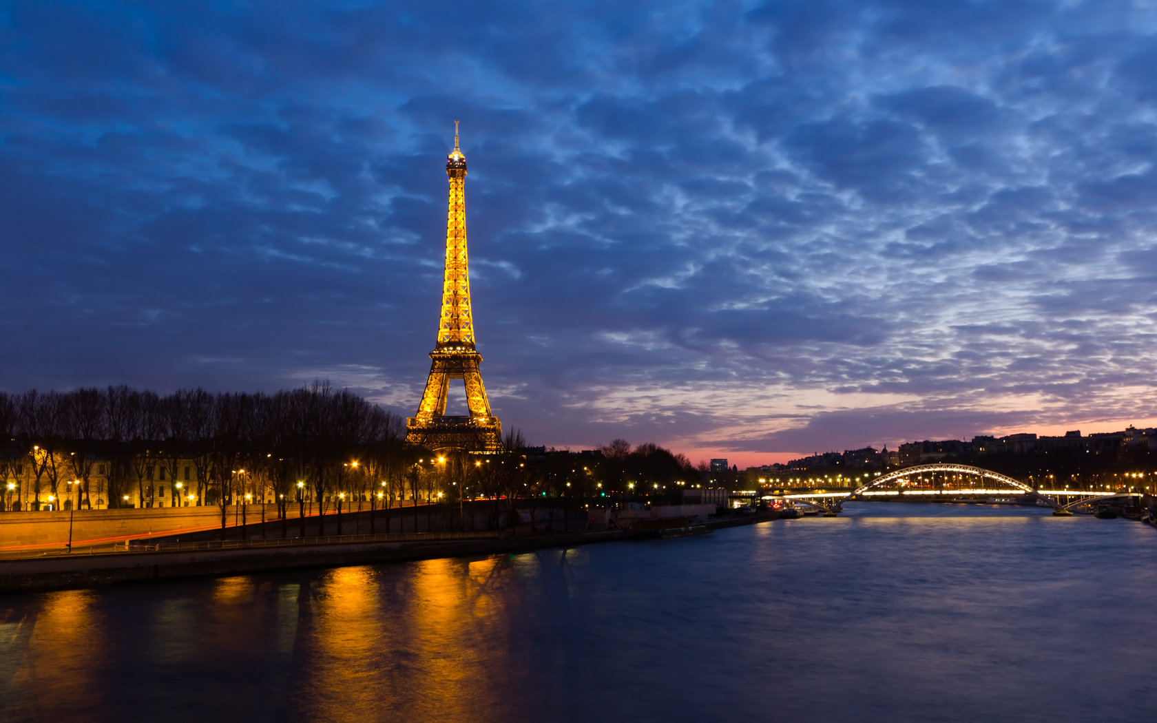 3d обои Вечерний  Париж,Эйфелевая башня ,река  1680х1050 # 7613