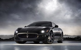 3d обои Черный Maserati на фоне неба  авто