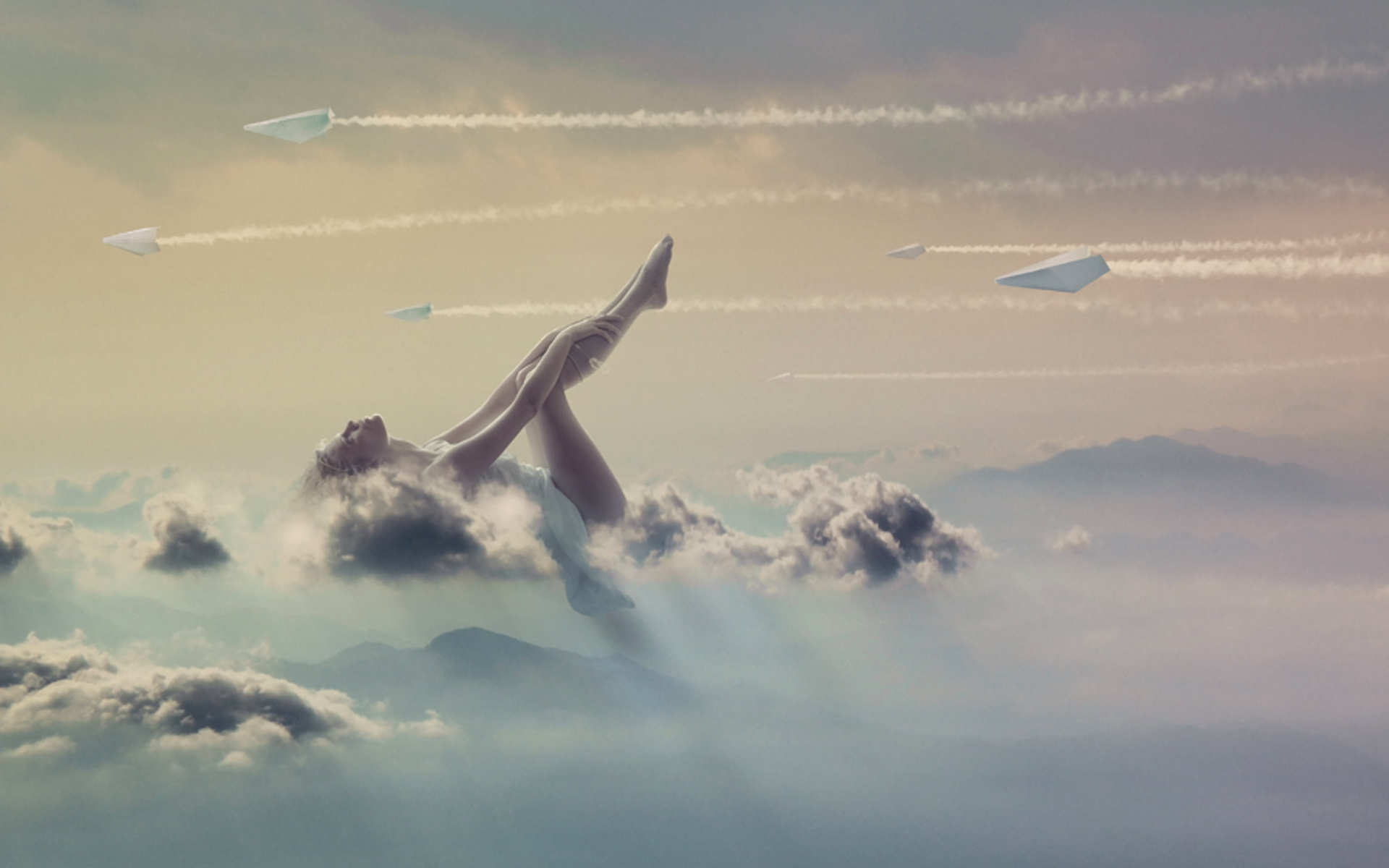 3d обои Девушка лежит на облаке с бумажными самолетиками  ретушь # 76250